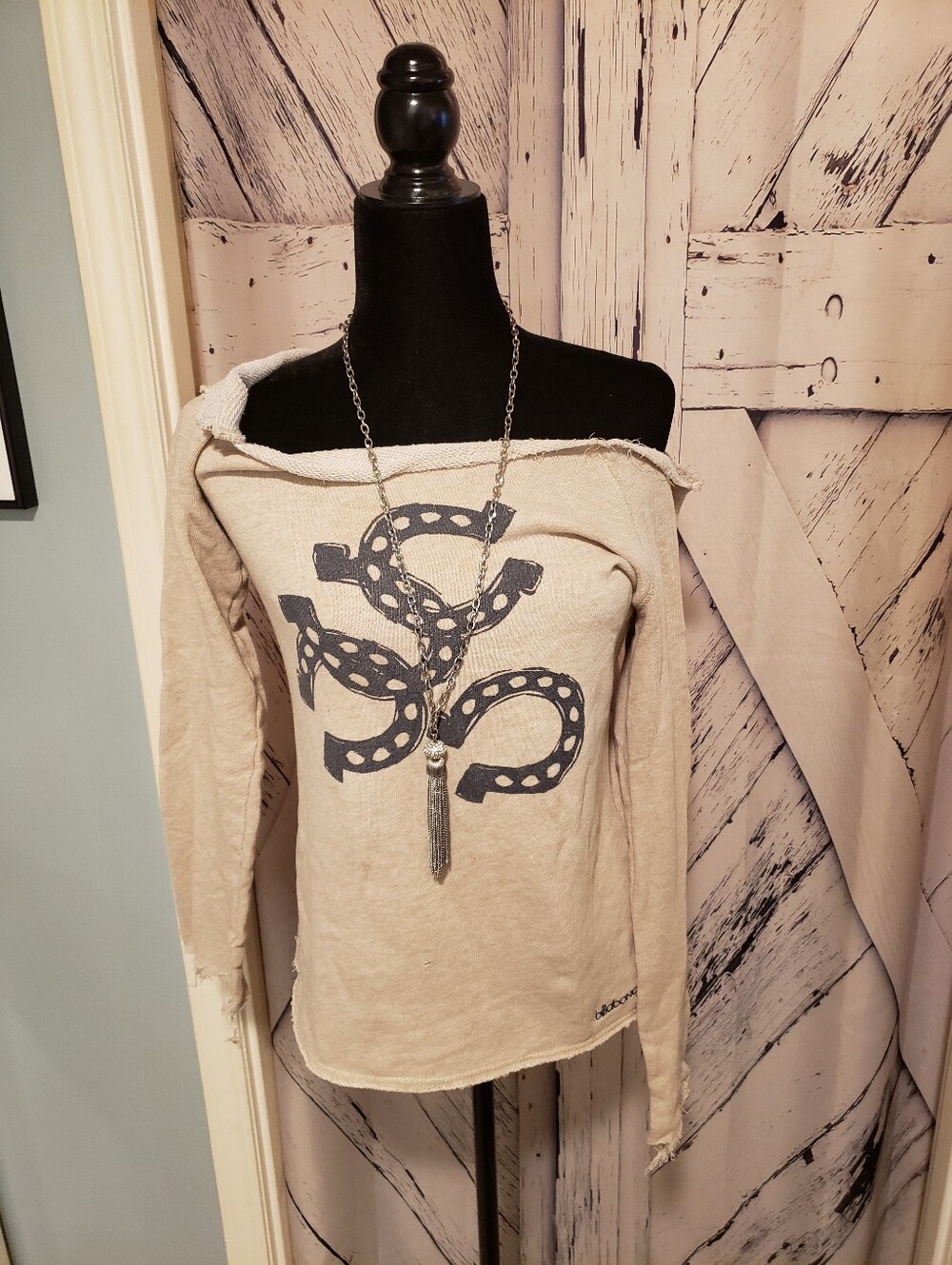 Billabong Women's Beige Off-Shoulder Graphic Long-Sleeve Top